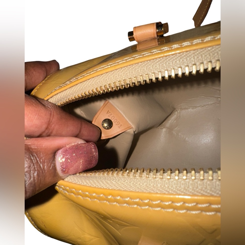 Louis Vuitton Vernis Monogram Bedford Bag GUC - Picture 8 of 10